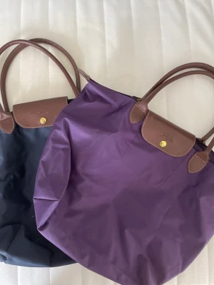 Longchamp väskor  - Dom är inte äkta. Priset är för en väska, 350 för båda 