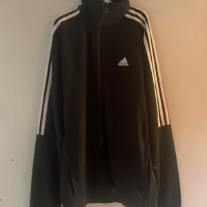 Adidas Hoodie  - Zip-hoodie från adidas, aldrig använt 
