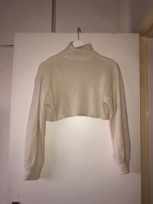 Stickad tröja - Söt tröja som passar bra med svarats jeans eller blåa