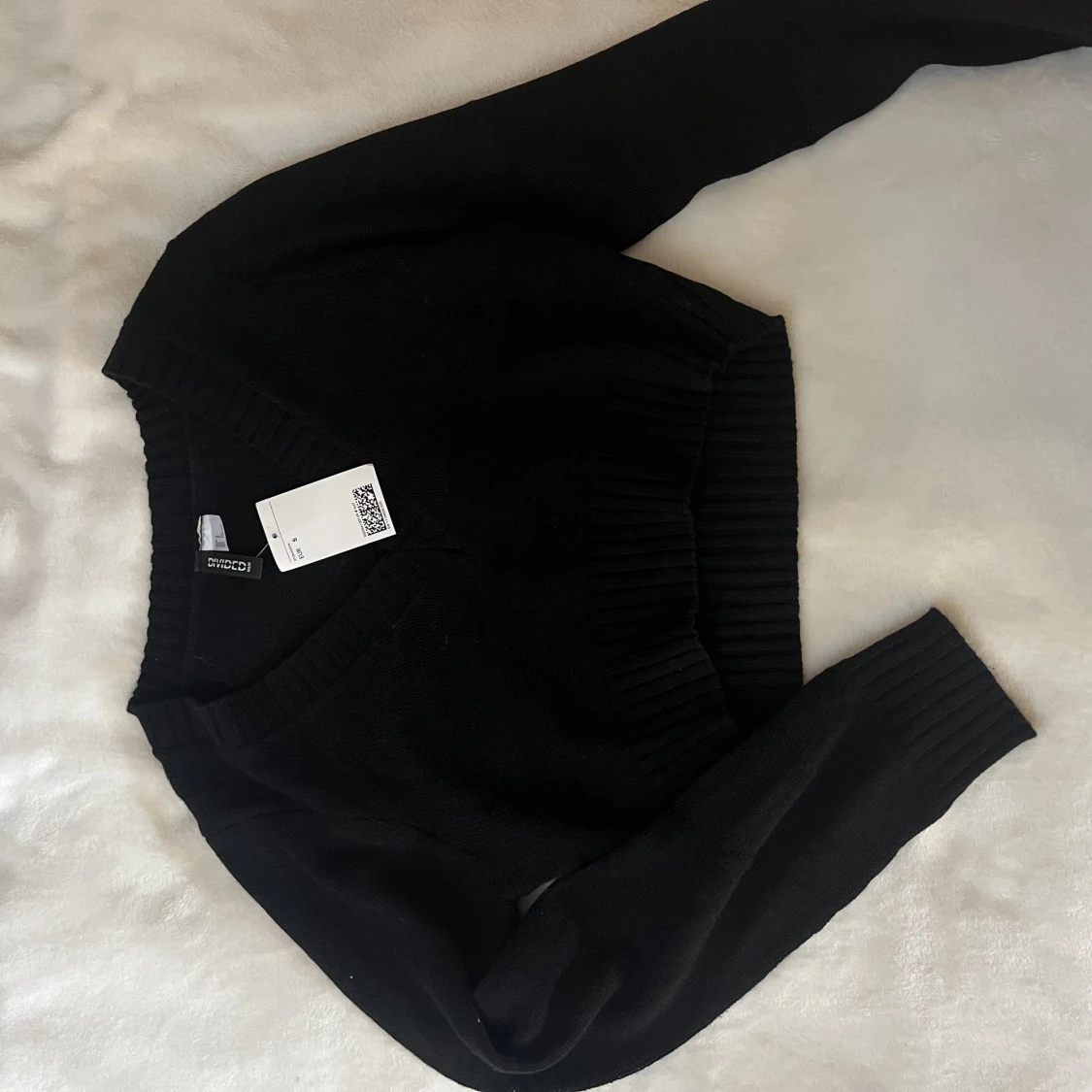 Svart kort stickad tröja  - 90