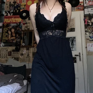 Nattlinne - Superfint nattlinne från Hunkemöller! Storlek xs men passar mig som vanligtvis har s/m. Går ner till knäna på mig som är 168cm lång. Har använt det Max 2 ggr💕