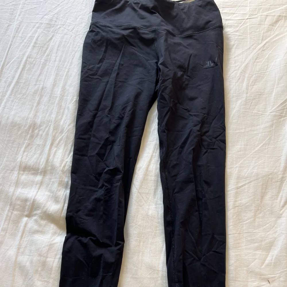 Svarta tights från ICanIWill i storlek S, har en pytteliten fläck på benet som inte syns men annars fint skick💖. Jeans & Byxor.