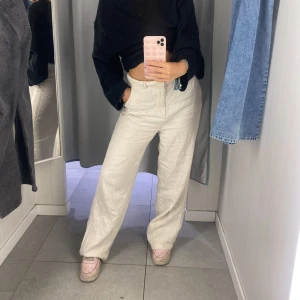 Linnebyxor! - Linnebyxor som är för stora för mig som vanligtvis är 34/36! Köpta för 700 nypris. 