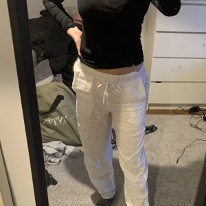Linnebyxor storlek S  - Säljer ett par linnebyxor i bra skick❤️rekommenderar dessa för någon som är runt 160 cm och när storlek S ❤️