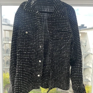 Broderad skjorta  - Tjockare material 