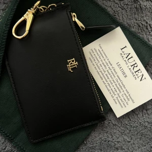 LAUREN RALPH LAUREN KORTHÅLLARE  - Helt ny äkta Lauren Ralph korthållare. Använd 2-3 ggr, i nytt skick. 