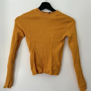 Polotröja - Långärmad polo senapsgul oanvänd