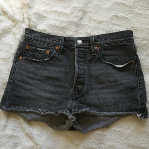Jeansshorts, mörkgråa - Levis shorts. Mörk gråa 