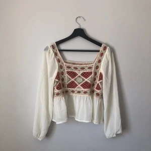 Topp  - Topp i Bohoo stil