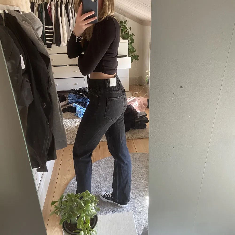 Jeans från bershka i stl 36 passar mig bra som är ca 164cm. Säljer då dom inte används längre. Fint skick! 200 plus frakt tryck inte på ”köp nu” knappen. Farkut & Housut.
