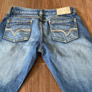 Diesel jeans - Sjukt snygga low rise jeans från diesel. Jeansen är straight i modellen. Jeansen är i mycket bra skick💖💕💕