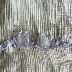 Bh - Bralette från lindex. Såå fin man ser ut som en prinsessa i den. Endast testad. Storleken är en 70B
