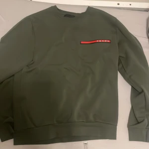 Prada dress - Använd den ca 5 gånger sälj för den e för liten Storlek M 