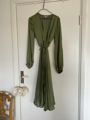 Hm klänning  - Fint skick storlek 40. Passar en 36-40.