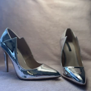 Peeptoe klackskor  - Nya, endast testade  Liten 38 