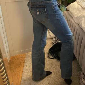 Sjukt fina jeans i bra kvalitet, st 38 från hm 