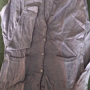 GANT kofta  - Ljuslila kofta i välvårdat skick. Skrynklig då den legat nerpackad. 