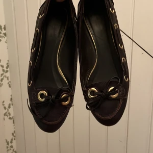 Loafers - Så snygga loafers! Köpta på Humana men bara använda en gång av mig!
