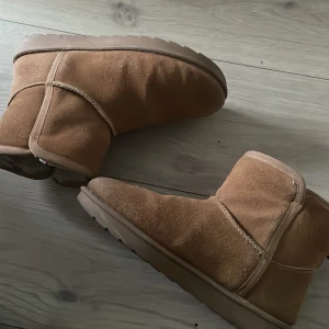 Bruna uggs - Säljer dessa bruna uggs