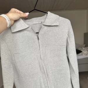 Tröja  - Aldrig använd. Strl XS, nypris 599kr och super fin!!💕☺️