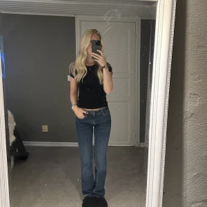 zara jeans - bootcut jeans från zara , storlek 32. bra skick! 