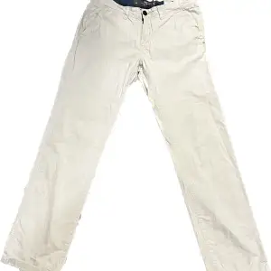 Chinos från H&M med rak passform. Dessa byxor är inget man hittar på H&M nuförtiden. Strl: 32/32