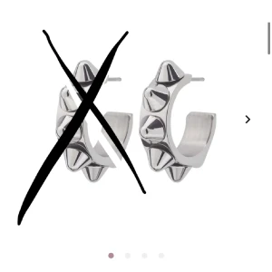 Edblad örhänge  - Säljer detta peak edbald örhänget då jag tappat bort den ena och därför inte får användning för detta💫 jättefint skick! Knappt använd men rengör extra innan jag skickar💗nypris för 2 st: 399kr