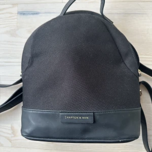 kapten&son ryggsäck - Svart  Ursprungligt pris 70€