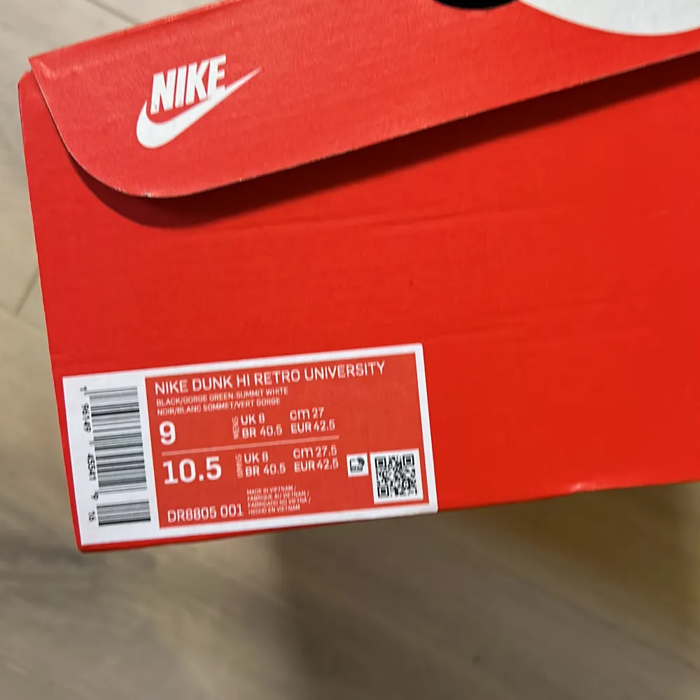 Oanvända dunk high sneakers strl 42,5. Skor.