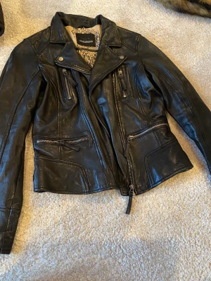 Skinnjacka - Skinnjacka från Oakwood. Nyskick! Storlek M. Jättefin! 