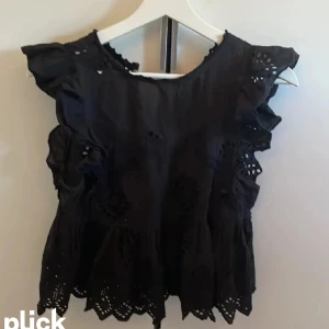 Blus - Super fin blus! Köpt här på Plick men tyvärr för liten för mig så säljer vidare!❤️ 