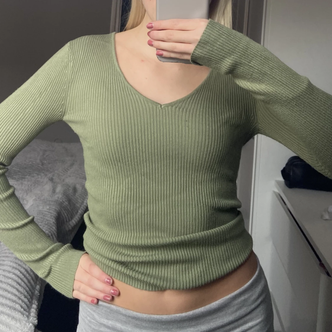 Ribbad/stickad långärmad tröja