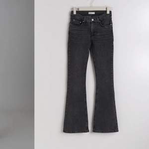 Säljer dessa low waist jeans från Gina❤️ Användt ungefär 3 gånger jätte bra skick❤️