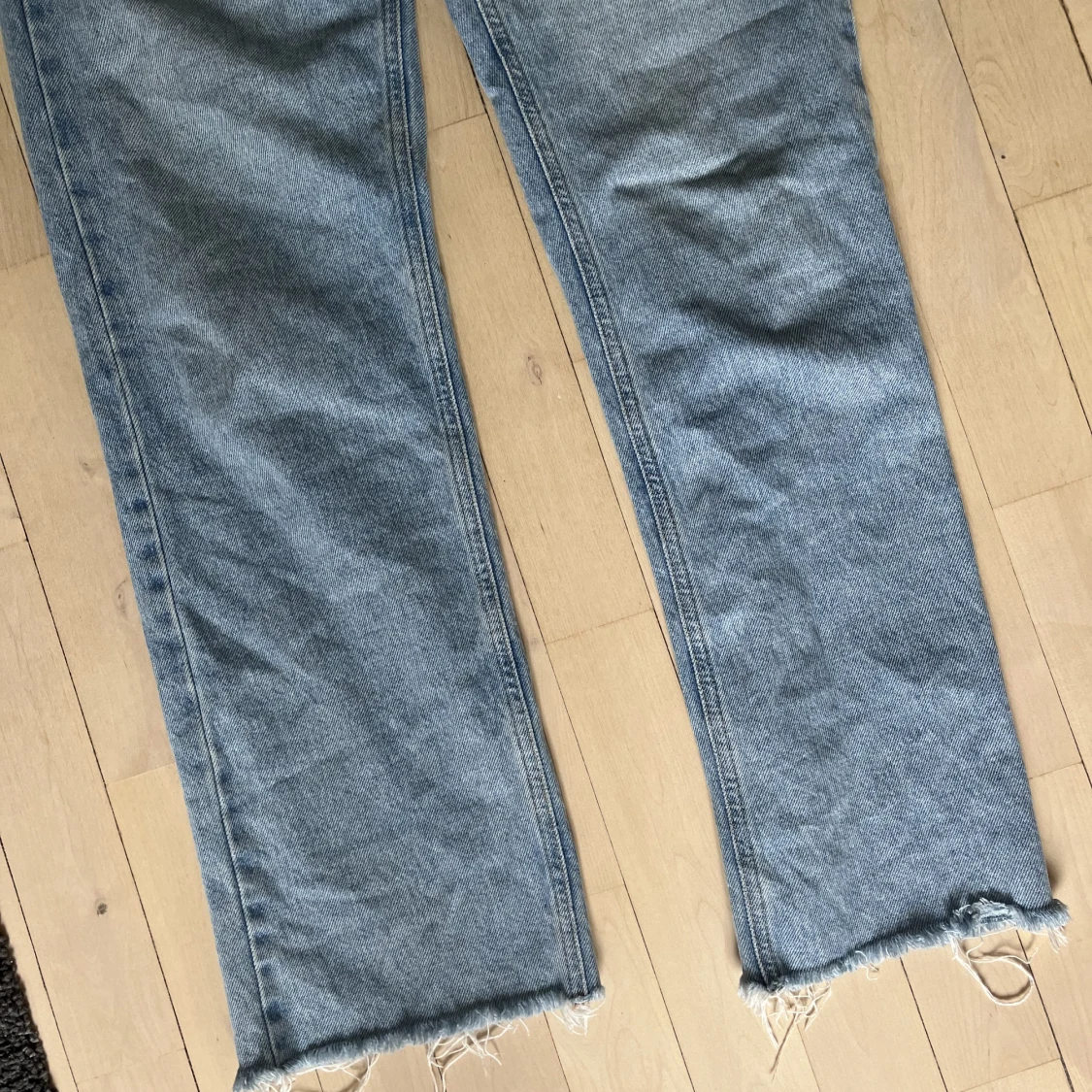 Blåa straight jeans  - 90