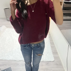 stickad tröja 3/4 - Jättefin stickad tshirt/topp från soaked in luxury nypris 700. Slutsåld på hemsidan, Det är storlek M men passar mig som har XS Lappen i den är borta