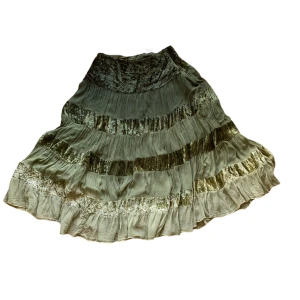 grön maxiskirt 2000s - skitsnygg grön maxiskirt köpt under tidigt 2000-tal, dragkedja i sidan.