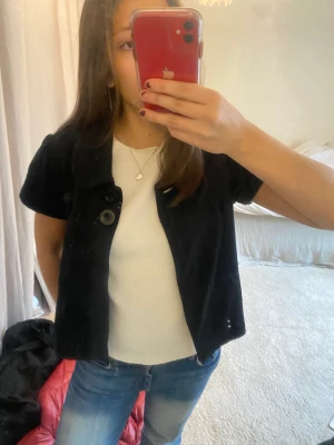 Kofta - Så snygg svart kofta! Mycket bra skick! 🥰