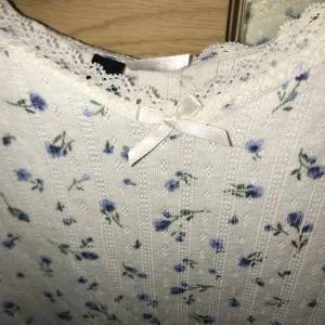 HM linne - Oanvänt linne från HM  40kr+frakt