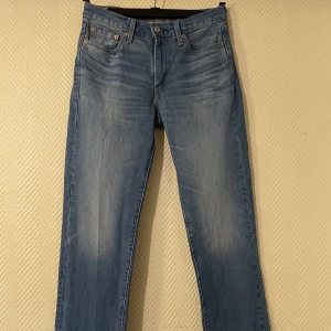 Levis jeans - Storlek W30 L32, använda fåtal gånger, ny skick!