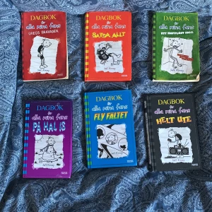 Serie av ”dagbok för alla mina fans” - Du får hela denna bokserie för endast 150 kr, böckerna är i bra skick, två av dem är pocket böcker (den gröna och röda)