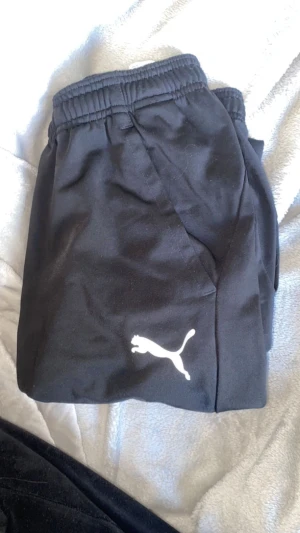 Puma tränings byxor  - Säljer dessa pågrund av aldrig kommit t någon användning!💓