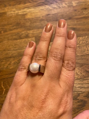 Ring med pärla - Vacker ring med pärla, storlek 17