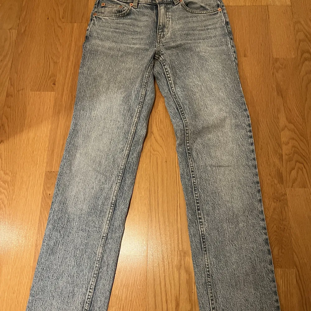Superfina Mid Rise jeans från mango, passar xxs och xs . Jeans & Byxor.