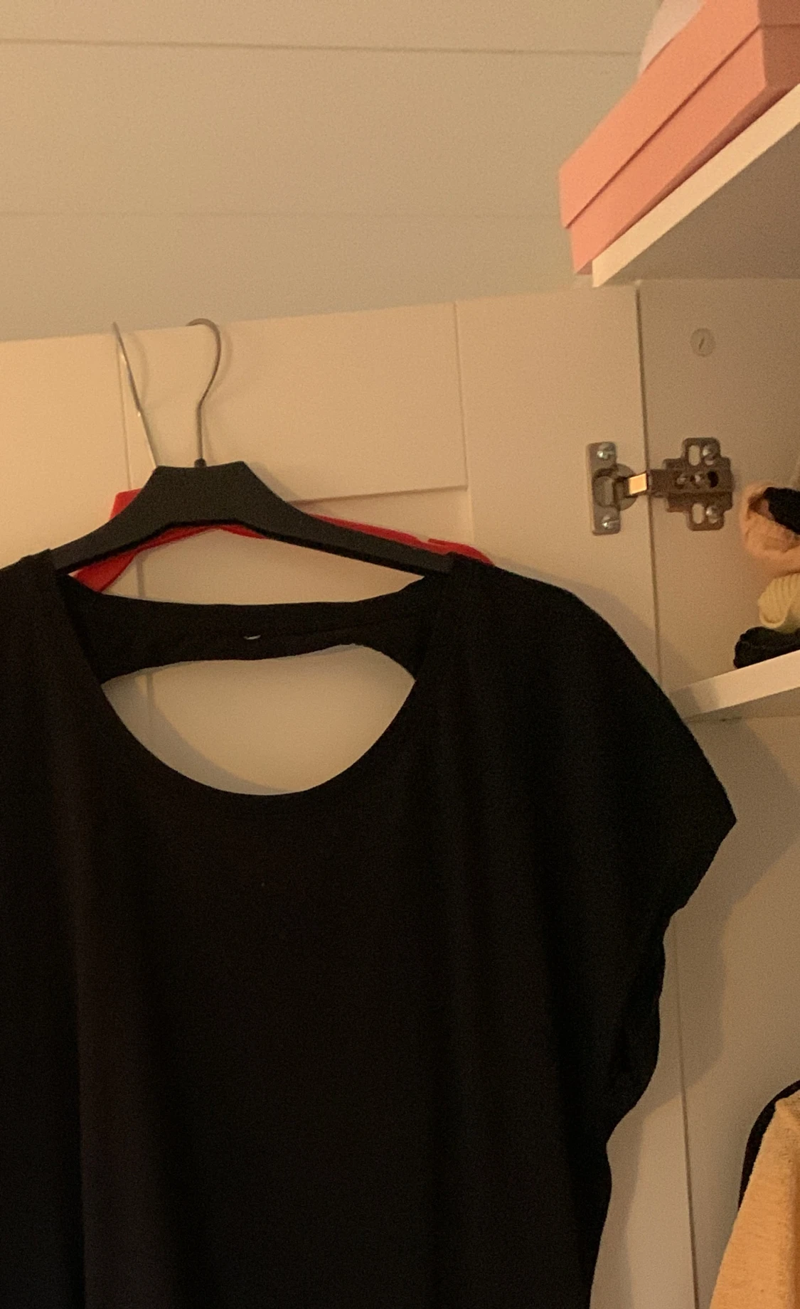 Topp med öppen rygg  - 90