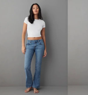 y2k bootcut jeans  - Säljer ett par jätte snygga lågmidjade jeans från Gina tricket, knappt använda😊