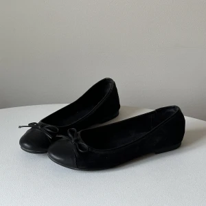 Ballerinaskor  - Gulliga och fina ballerinaskor i storlek 39 