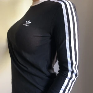 Adidas tröja - Adidas tröja, aldrig använd. Bra skick och perfekt nu under hösten!