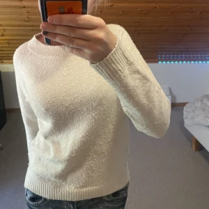 Stickat - Stickad tröja från VeroModa  Storlek- S