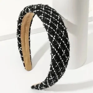 Diadem  - Jättefin trendig diadem som man kan bara slänga på för att göra outfiten så mycket snyggare!! Skriv för egna bilder. (Hade en till diadem som var likadan) 