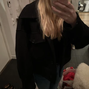 Meotine jacka  - Säljer min så så fina meotine jacka då den inte kommer till användning längre! Pälsen går självklart att ta av och jackan är i super skick💕köpt på meotine egna hemsida för 3000kr